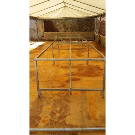 Mesa 8x1m reforzada por arriba y abajo